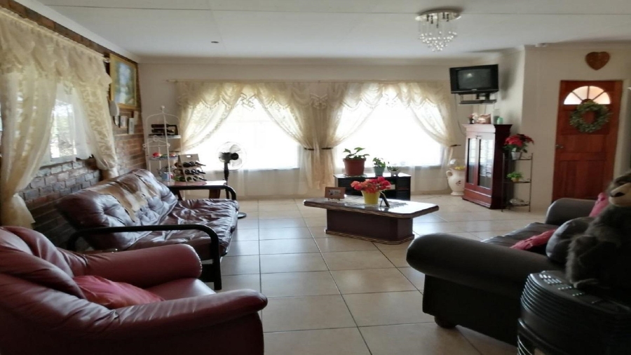4 Bedroom Property for Sale in Uitvlught Free State